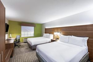 Voodi või voodid majutusasutuse Holiday Inn Express & Suites Tulsa S Broken Arrow Hwy 51, an IHG Hotel toas