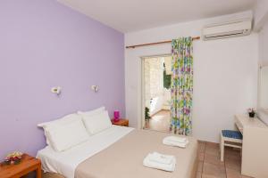 Postel nebo postele na pokoji v ubytování Kolios Seaside Apartments