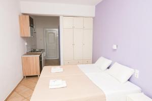 Postel nebo postele na pokoji v ubytování Kolios Seaside Apartments