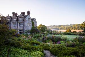 Gravetye Manor 야외 정원