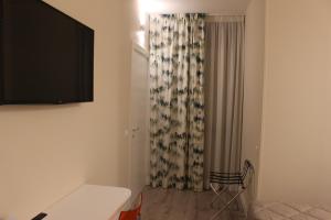 TV a/nebo společenská místnost v ubytování CASA GRAMSCI B&B