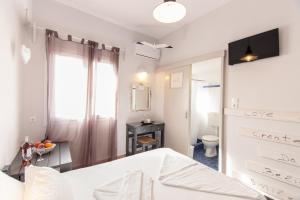 Ein Bett oder Betten in einem Zimmer der Unterkunft Madaky Hotel