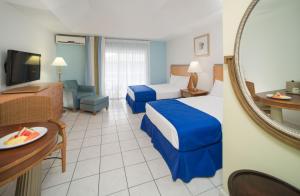 Sjónvarps- og/eða afþreyingartæki á Deja Resort All Inclusive