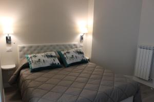 Postel nebo postele na pokoji v ubytování CASA GRAMSCI B&B