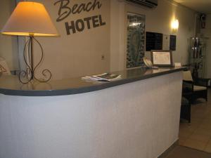TV a/nebo společenská místnost v ubytování Hôtel Beach