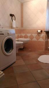 a bathroom with a washing machine and a toilet at Maison Bellevue VDA-PERLOZ-N 0001 in Pont-Saint-Martin