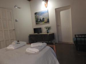 Giường trong phòng chung tại Posada de las Huellas