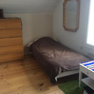 Ліжко або ліжка в номері Skyberga Torp Kumla