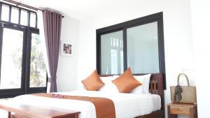 Postel nebo postele na pokoji v ubytování Lanta Corner Resort