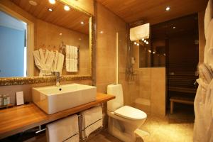 Koupelna v ubytování Boutique Hotel Yöpuu