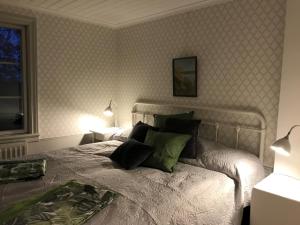 Säng eller sängar i ett rum på Oxelbacka cottage