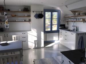 Kuchyň nebo kuchyňský kout v ubytování Oxelbacka cottage + 9 fotografií