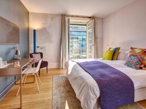 Postel nebo postele na pokoji v ubytování Hotel Anker Luzern
