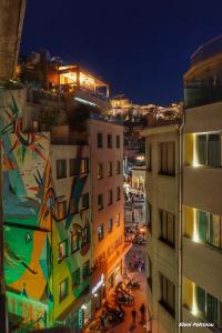 アテネにあるDreamin Athens - Monastiraki Apartmentsの建物のある街並み
