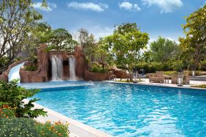 Kolam renang di atau dekat dengan MU Jiaoxi Hotel