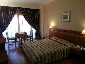 Voodi või voodid majutusasutuse Charles Hotel toas