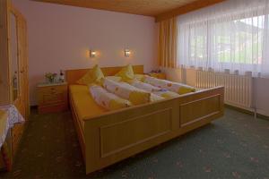 Postel nebo postele na pokoji v ubytování Gasthof Pension Granstein