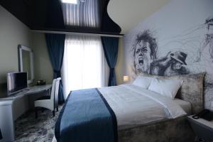 Postel nebo postele na pokoji v ubytování Garni Hotel Hollywoodland Wellness & Aquapark
