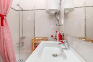 Ένα μπάνιο στο Cosmopolis +10 φωτογραφίες