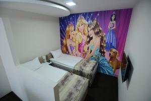 Postel nebo postele na pokoji v ubytování Garni Hotel Hollywoodland Wellness & Aquapark