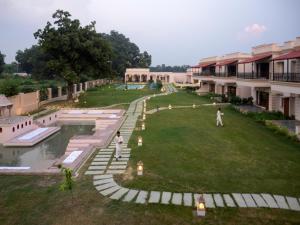 Tree of Life Resort & Spa Varanasi外面的花园
