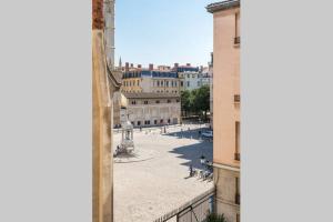 - une vue sur la ville depuis un bâtiment dans l'établissement Loft coeur du Vieux Lyon, à Lyon
