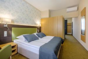 Кровать или кровати в номере Hotel Reytan