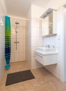 Koupelna v ubytování WN Rooms + 19 fotografií