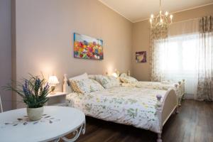 Postel nebo postele na pokoji v ubytování Magnolia St.Peter's Suites