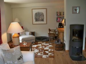 A seating area at Chalet Etoile