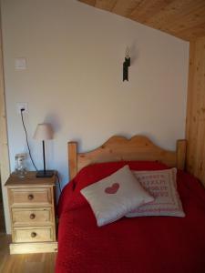 A bed or beds in a room at Chalet Etoile