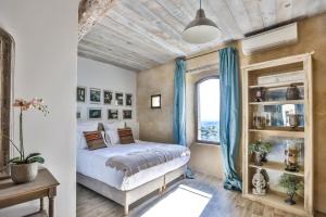 Ένα ή περισσότερα κρεβάτια σε δωμάτιο στο Apartments - Experience of PROVENCE