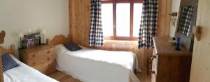 A bed or beds in a room at Chalet Etoile