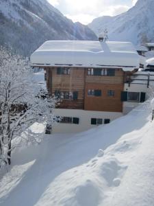 Chalet Etoile during the winter