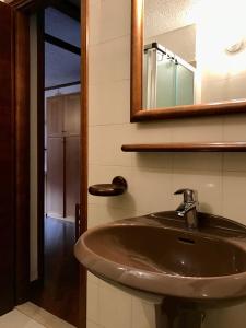 Ένα μπάνιο στο DES ALPES 24 APARTMENT +34 φωτογραφίες