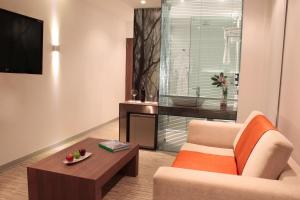 TV a/nebo společenská místnost v ubytování SHG Bogotá 100 Design Hotel