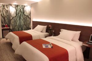 Postel nebo postele na pokoji v ubytování SHG Bogotá 100 Design Hotel