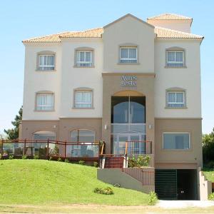 オステンデにあるAyres del Esteの緑の丘の上の大家