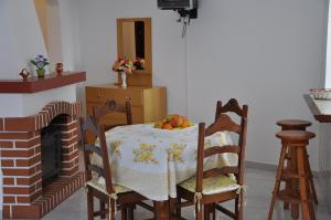 a dining room table with a bowl of fruit on it at Apartamentos Campos 1 in Porto Covo