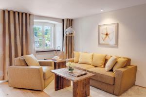 Ein Sitzbereich in der Unterkunft ADLER HÄUSERN Gourmet & Spa Hotel