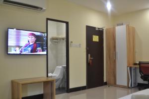 TV a/nebo společenská místnost v ubytování My Inn Hotel Kota Samarahan
