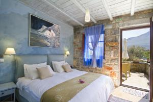 Кровать или кровати в номере Elixirion Guest House