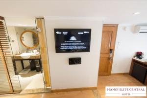 Sjónvarps- og/eða afþreyingartæki á Elite Central Hotel Hanoi