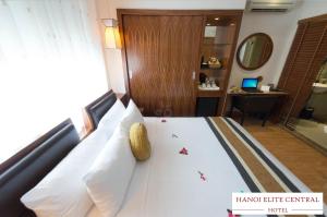 Rúm í herbergi á Elite Central Hotel Hanoi