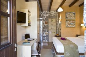 Кровать или кровати в номере Elixirion Guest House