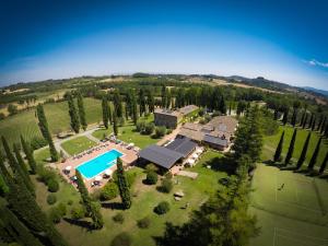 Bazén v ubytovaní Agriturismo La Sovana alebo v jeho blízkosti