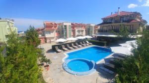 Bazén v ubytování Family Hotel Muses nebo v jeho okolí