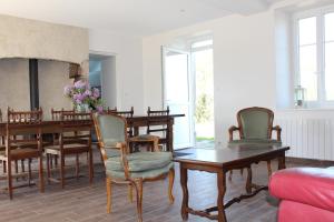a living room with a dining room table and chairs at Gîte Domaine St Georges in Bagneux