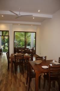 Restaurant ou autre lieu de restauration dans l'établissement Aliya Lanka
