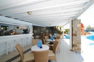 Bazén v ubytování Kamari Hotel nebo v jeho okolí
